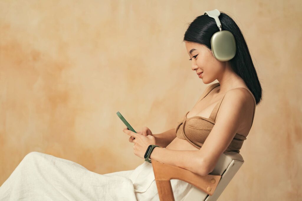 side-view-of-asian-millennial-girl-in-headphones-v-SQ3PSL2.jpg